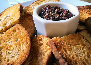 easy bruschetta: olive tapendade easy bruschetta: olive tapendade